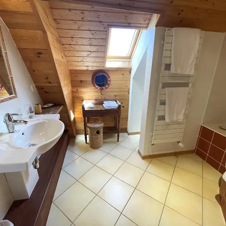 Domaine De Montvianeix לינה וארוחת בוקר Saint-Victor-Montvianeix