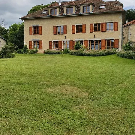 Domaine De Montvianeix לינה וארוחת בוקר Saint-Victor-Montvianeix